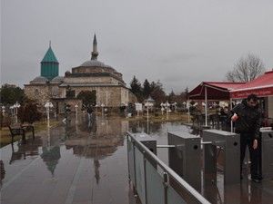 Camiye giremiyorlar