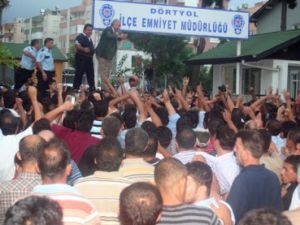 Çözüme karşı çıkanlar, çatışmayı körüklüyor