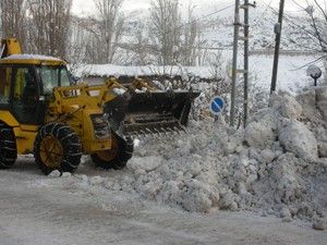 Sarıveliler'de eğitime kar engeli