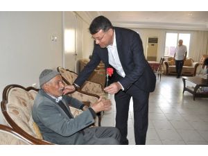 Başkan Turgut, Yaşlılar Haftasını Huzurevinde Kutladı