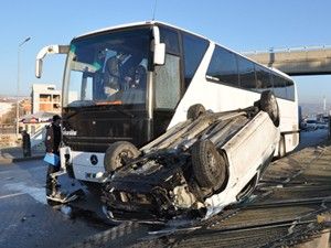 Konya yolunda otobüs otomobille çarpıştı