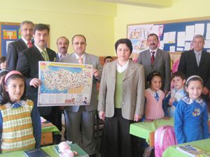 Karaman'daki okullara bin adet harita