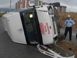 Öğretmen servisi devrildi: 10 yaralı
