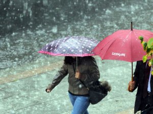 Konya'da pazar günü karla karışık yağmur var