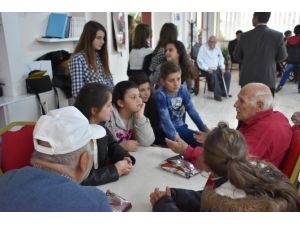 Huzurevi Sakinleri Çocuklara Masal Anlattı