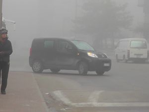 Beyşehir'de yoğun sis, yaşamı olumsuz etkiliyor