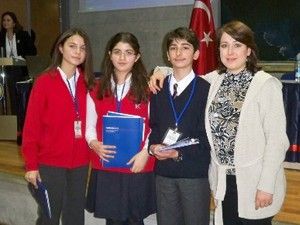 TED Koleji öğrencileri Ankara'da panele katıldı