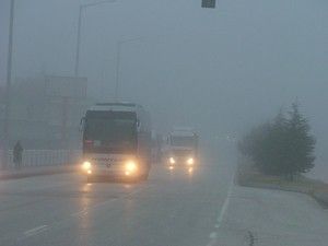 Yoğun sis, yaşamı olumsuz etkiliyor
