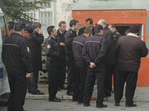 Polis memuru intihar girişiminde bulundu