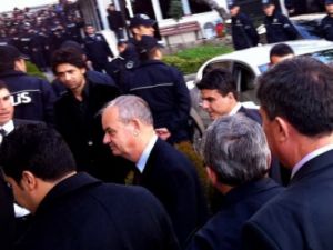 İlker Başbuğ 'şüpheli' sıfatıyla adliyede