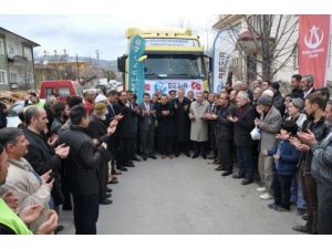 Vali Kahraman Suriyeli Aileler İçin Toplanan Yardım Tır’ını Uğurladı