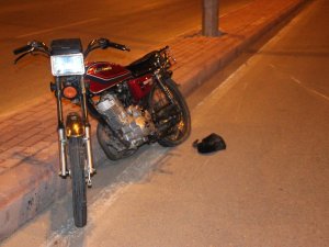 Refüje Çarpan Motosiklet Sürücüsü Ağır Yaralandı