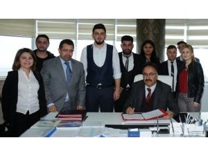 Öğrencilerden Rektör Yılmaz’a Ziyaret