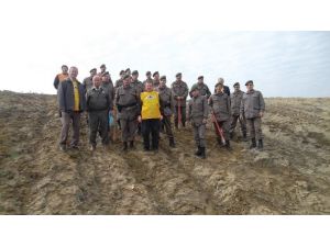 Jandarma Ve Tema Vakfı Gönüllüleri 100 Fidanı Toprakla Buluşturdu