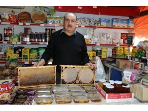 Market Sahibinden Müşterilerine Katkısız Doğal Bal