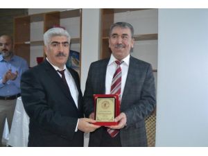 Gözde Sağlık Grubu Doktorlarına Anlamlı Plaket