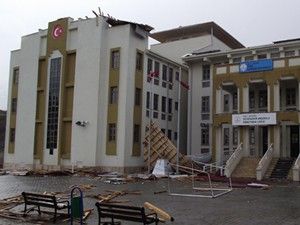 Seydişehir'de şiddetli lodos