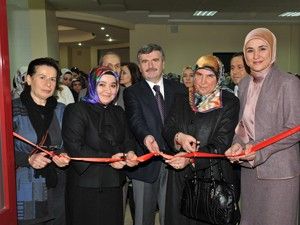 Hanımlar lokali sosyalleştiriyor