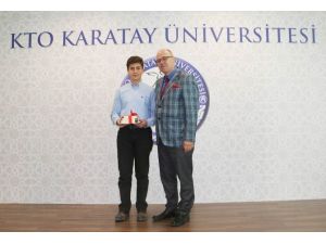 Kto Karatay Üniversitesi Öğrencilerine Kitap Ödülü