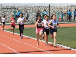 Atletizmde Osmaniyeli Sporcular Başarıya Koştu