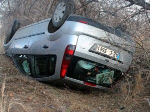 Ereğli'de otomobil devrildi: 4 yaralı
