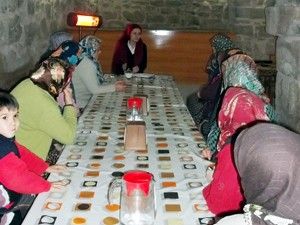 Tarihi Zıvarık Hanı'nda yöresel yemek kursu