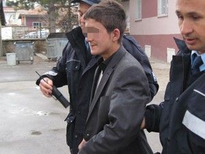 Hırsızlık zanlısı dolaptan çıktı