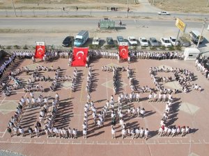 Öğrencilerden güvenlik güçlerine koreografili destek