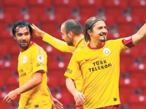 Aslan 4-1 koldan saldırıyor