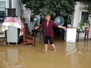 Adana'da sokakları su bastı