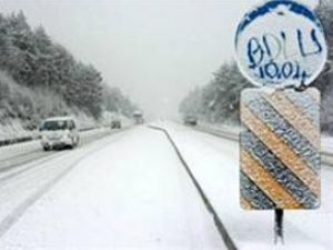 Bolu Dağı'nda ulaşıma kar engeli