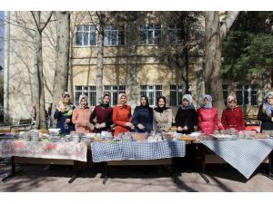 İlahiyat Fakültesi Öğrencilerinden Anlamlı Kermes