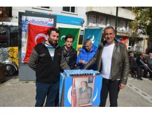 Alparslan Türkeş’in Ölümünün 19. Yıl Dönümünde Lokum Dağıttılar