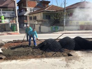 Kartepe’de Asfalt Yama Çalışmaları Sürüyor