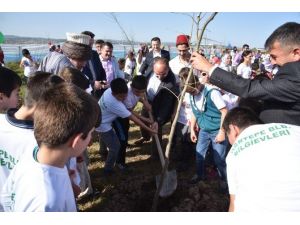 Başkan Üzülmez, Kartepeli Çocuklarla Fidan Dikti