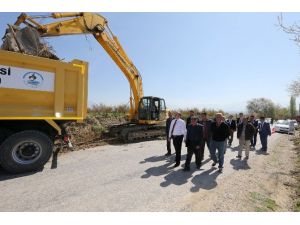 Başkan Gürlesin Küçükdere’de Yol Çalışmasını İnceledi