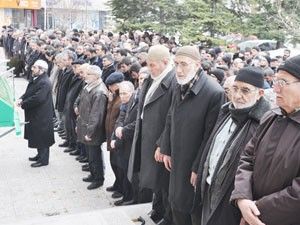 Nüzhet Özçelebi dualarla uğurlandı