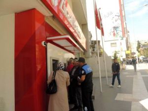 Polis, Bankamatik Dolandırıcılarına Karşı Vatandaşları Uyardı