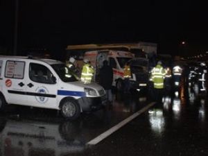 TEM'de zincirleme kaza: 3 ölü 30 yaralı