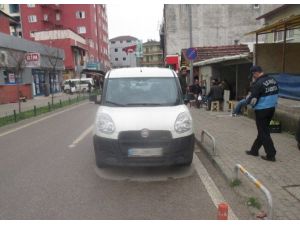 İzmit Zabıtası Uygunsuz Parkı Affetmedi