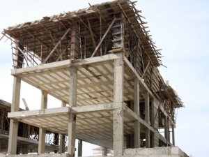 İnşaat Ustası 3. Kattan Düşerek Öldü