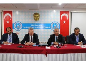 Ak Parti İl Teşkilatı Meslek Grupları İle İstişare Toplantısı Yapıyor