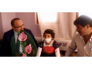 Lösemi Hastası Minik Kız ’öğretmen’ Olmak İstiyor