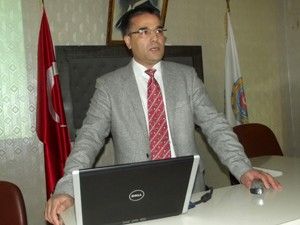 Projeyi beğenmeyen Kaymakam toplantıyı terk etti