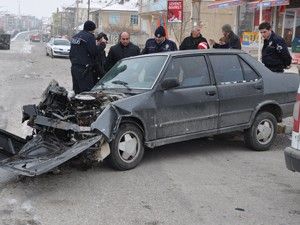 Karaman'da trafik kazası: 3 yaralı