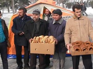 Simitçiler açlık grevinde