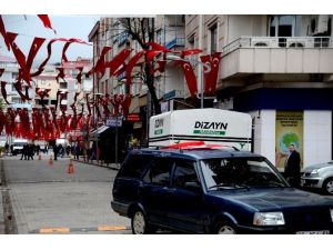 Giresun’un Espiye İlçesi Bayraklarla Donatıldı, Şehidini Bekliyor