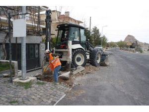 Uçhisar’da Kaldırım Ve Çevre Düzenleme Çalışmaları Devam Ediyor