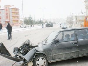 Karaman'da trafik kazası: 3 yaralı