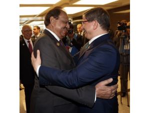 Başbakan Davutoğlu, Pakistan Cumhurbaşkanı Hüseyin İle Görüştü
